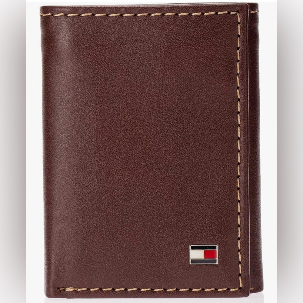 NWT Tommy Hilfiger leather wallet 💳